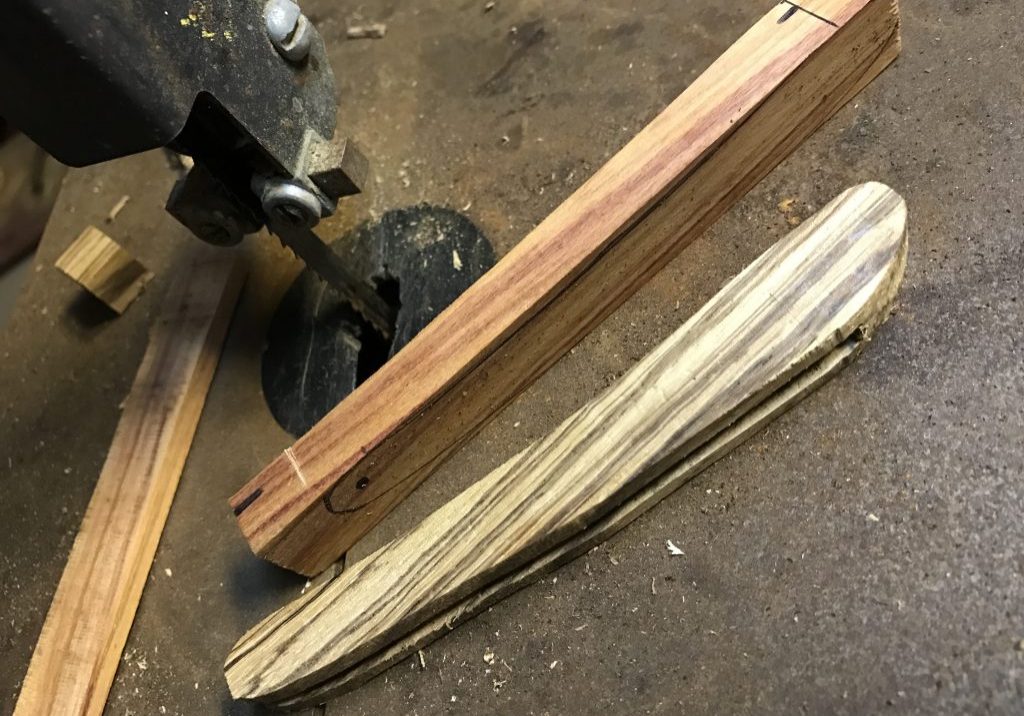 Straight-razor-slot-cutting-band-saw